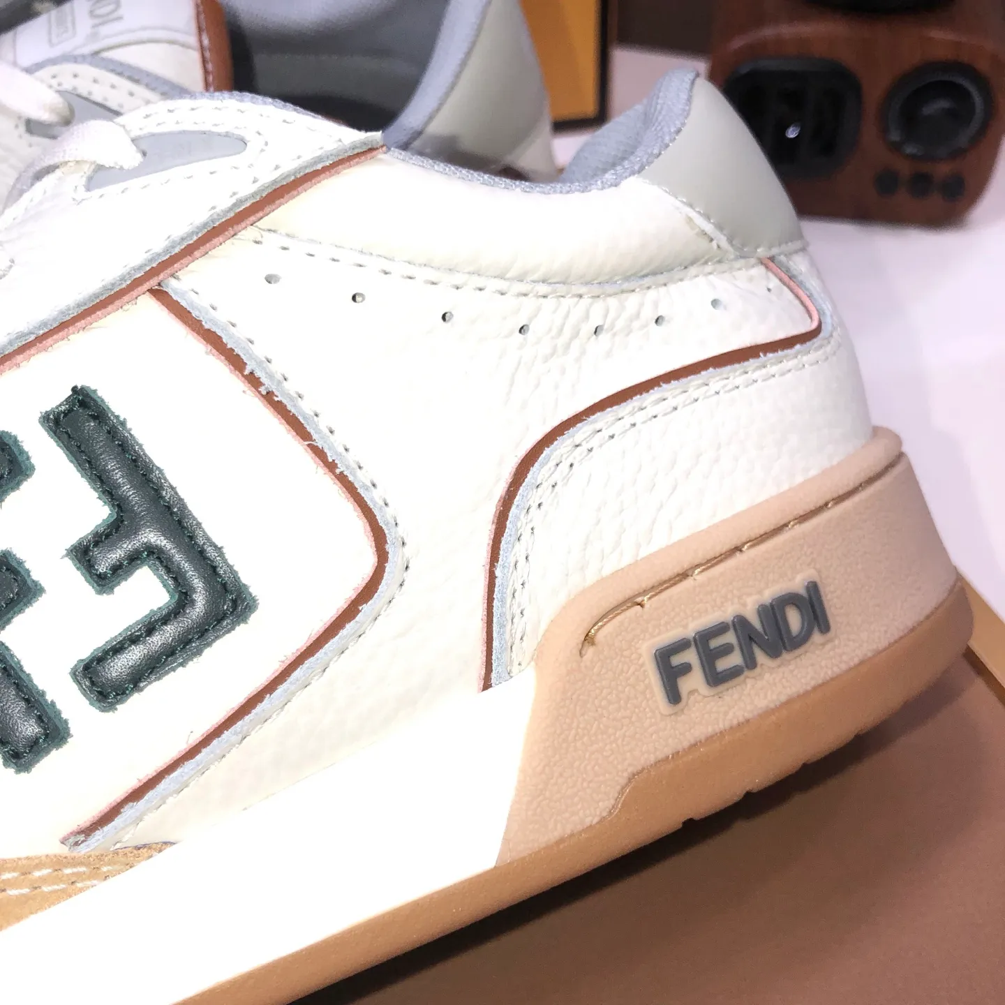 Men's men's shoes 💰600💰 Fendi 2023 latest couple model 🔥 Many 💑 stars have the same style FD match Original one-to-one replica Designer Kim Jones's first sneaker fendi match and Donkey brand Trainer basketball sneakers Material: Original silk leather Lining: Breathable mesh Packaging: Original 1:1 matching high-end packaging Size: Female 35-40 Male 38-44 (45 46. Custom-made (no return or exchange)